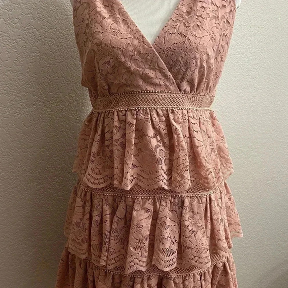 Bardot Tierred Lace Dress - Picture 6 of 8